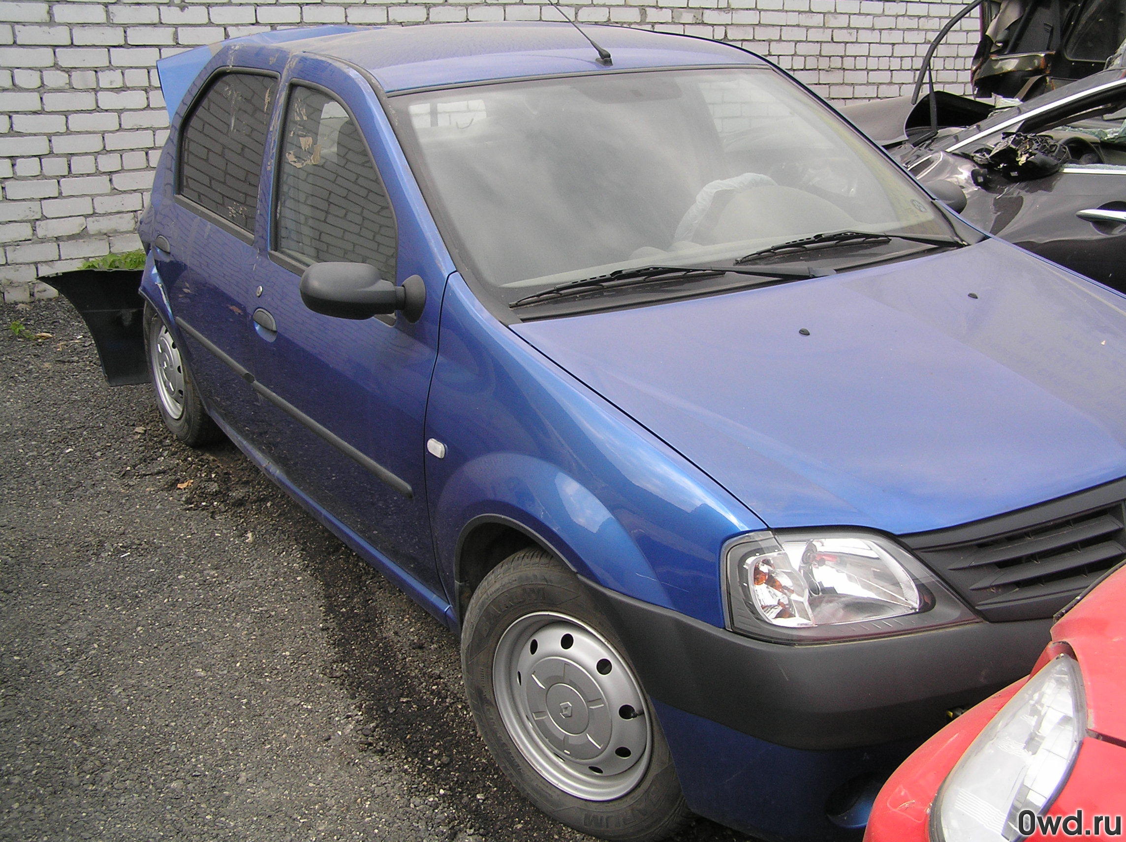 Битый автомобиль Renault Logan (2009) в Казани